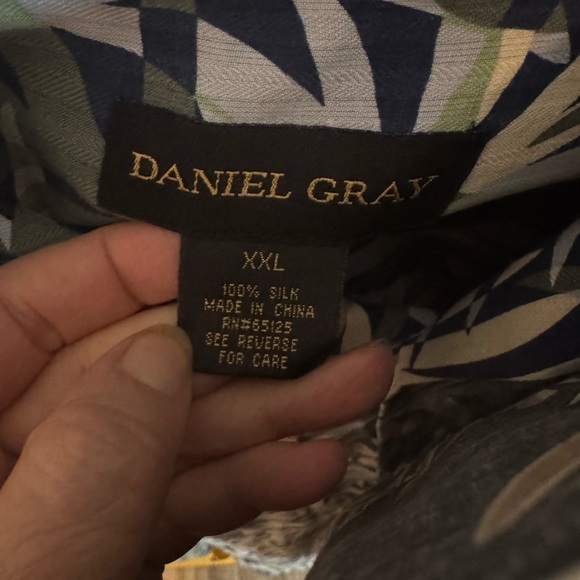 A bundle of 8 Men's Casual Button Down Shirt - Tropical Print - Picture 8 of 8